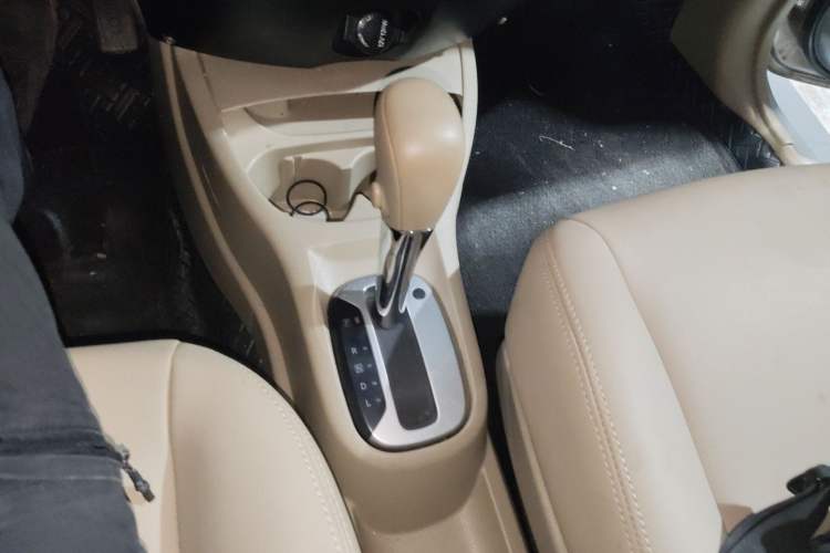 Used Nissan Livina 2013 1.6XE CVT Comfort Edition Gear Lever