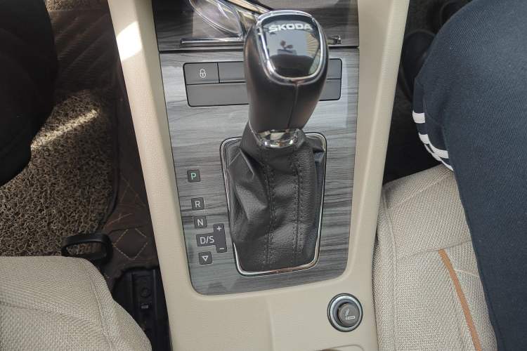 Used Skoda Octavia 2015 1.6L Automatic Yijun Edition