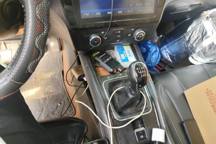 Used Dongfeng Fengon 580 2016 1.5T Manual Luxury Edition Gear Lever