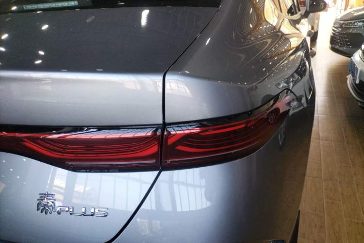 Used BYD Qin PLUS 2025 DM-i Smart Drive 55KM Leading Model Right Rear Taillight