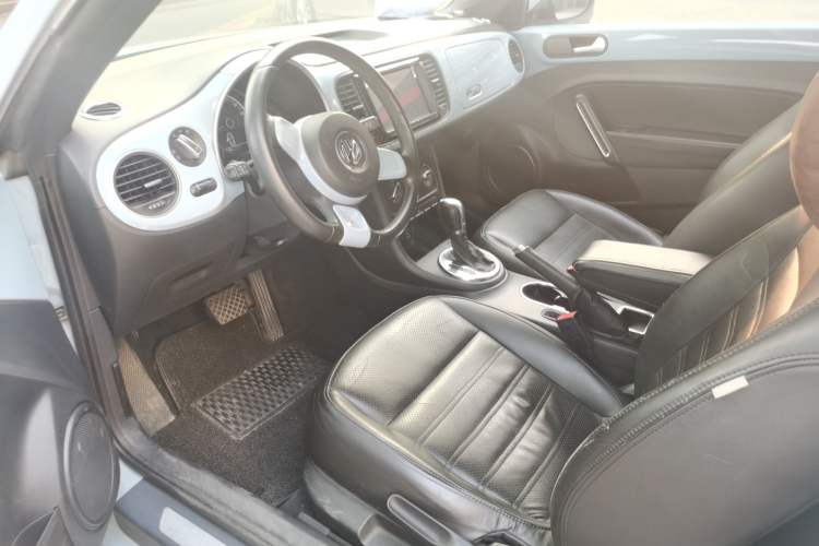Used Volkswagen Beetle 2015 180TSI model Left Front Seat