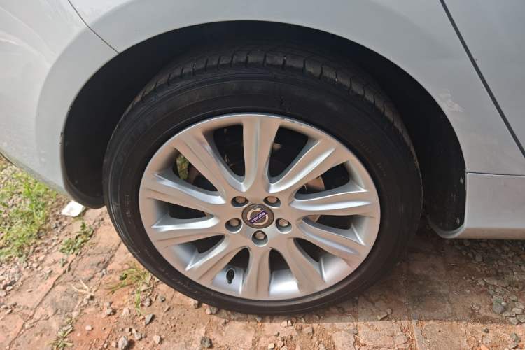 Used Volvo V40 2015 1.6T Zhiyi Edition
