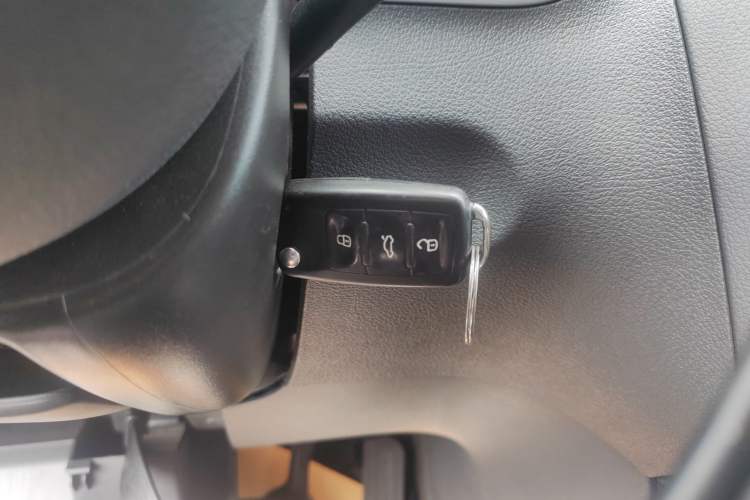 Used Volkswagen Touran 2015 1.4T DSG Comfort Edition 5 Seats Vehicle Key