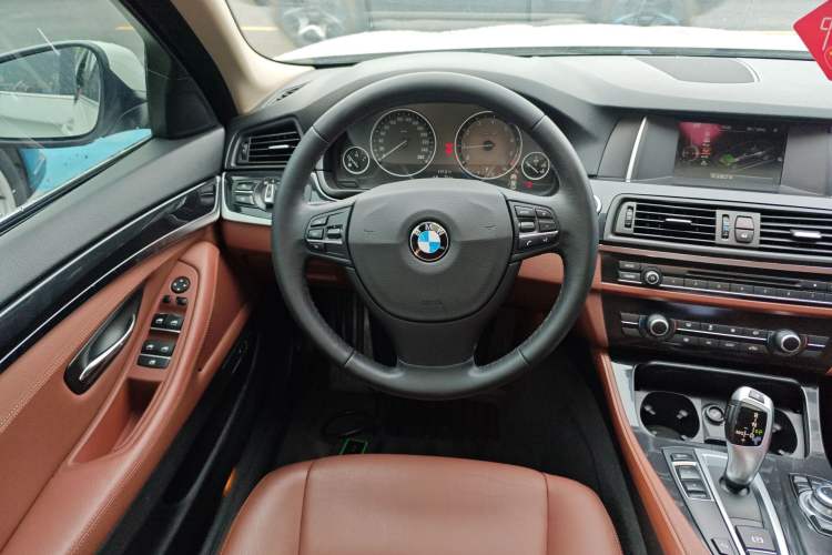 Used BMW 5 Series 2014 520Li Elegant Model
