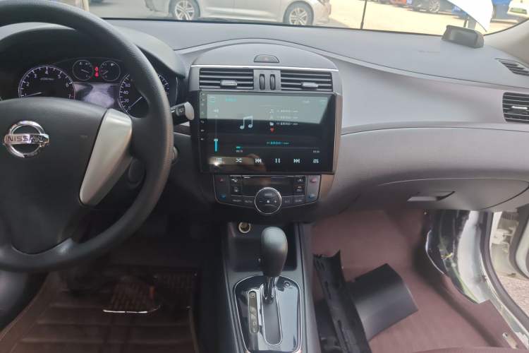 Used Nissan Tiida 2014 1.6L CVT Cool Cafe Edition
