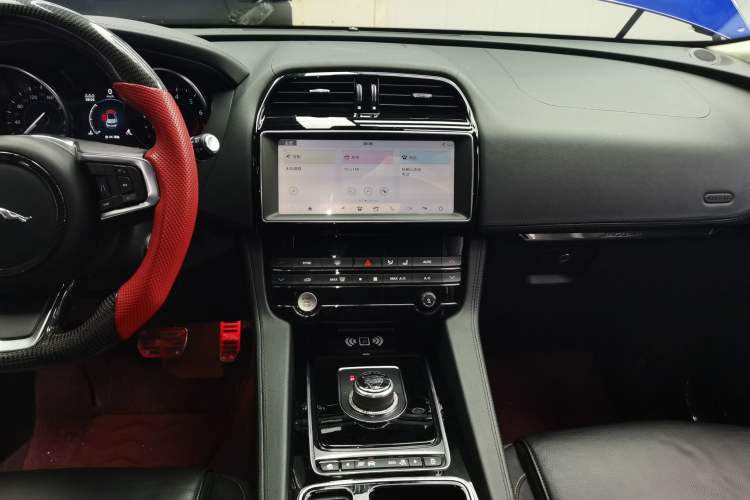 Used Jaguar F-PACE 2019 2.0T Four-Wheel Drive Urban Luxury Edition Audio And AC Panel