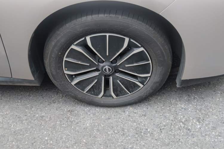 Used Nissan N6 2026 Model 180 Max Right Front Wheel Hub