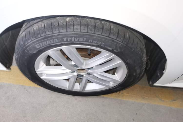 Used Volkswagen Gran Lavida 2015 1.6L Automatic Comfort Edition Exterior 4