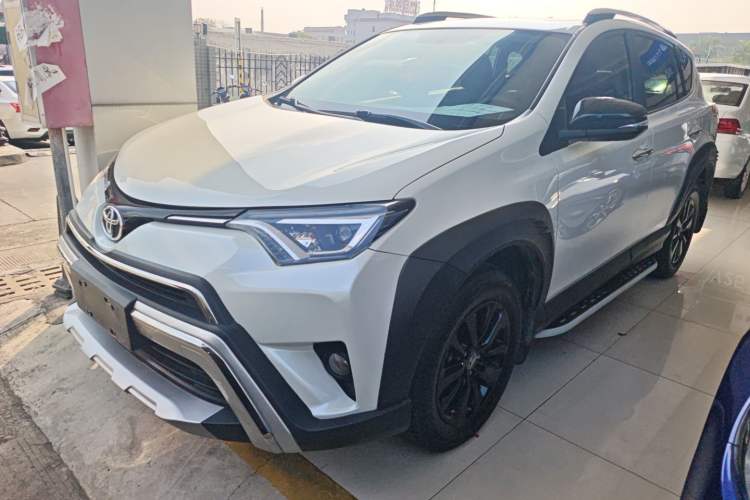 Used Toyota RAV4 2019 2.0L CVT Two-Wheel Drive Fashion X Limited Edition China VI Standard