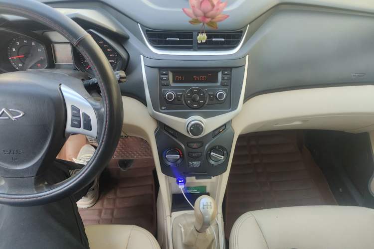 Used Chery Fengyun 2 2013 Hatchback 1.5L Manual Ruiyi Edition