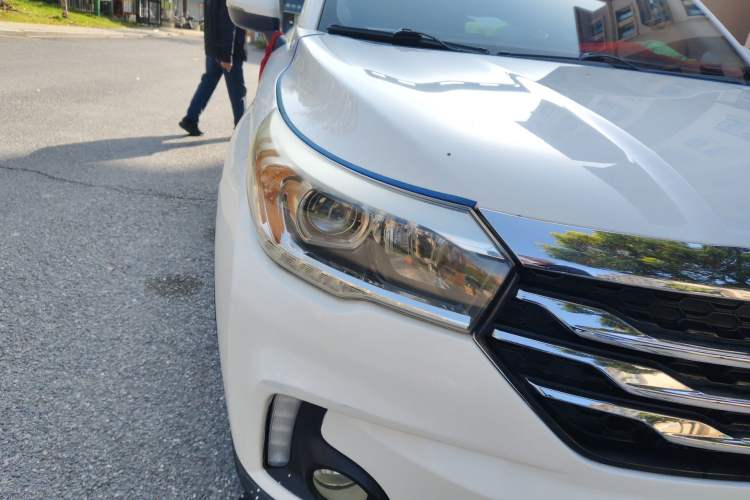 Used GAC Trumpchi GS4 2017 235T G-DCT Two-Wheel Drive Luxury Edition Right Front Headlight