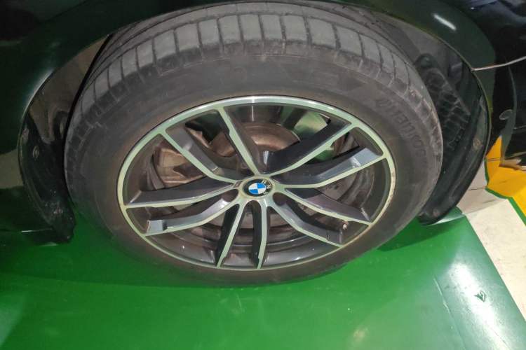 Used BMW 5 Series 2022 525i M Sport Package Right Front Wheel Hub