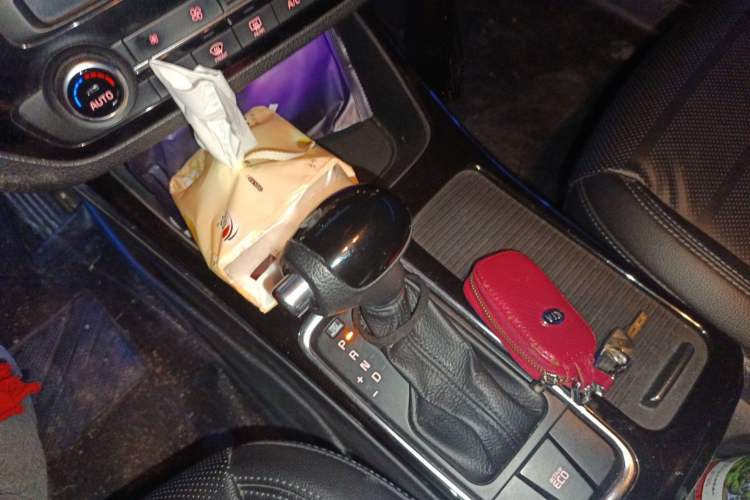 Used Kia K4 2015 1.8L Automatic GLS Special Gear Lever