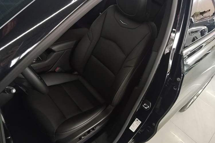 Used Cadillac XT4 2023 28T Two-Wheel-Drive Luxury Version