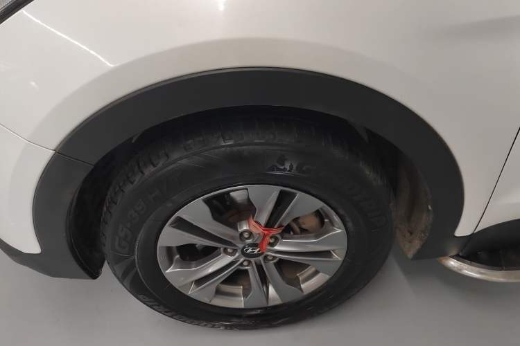 Used Hyundai Santa Fe 2013 2.4L Automatic Two-Wheel Drive Smart Version