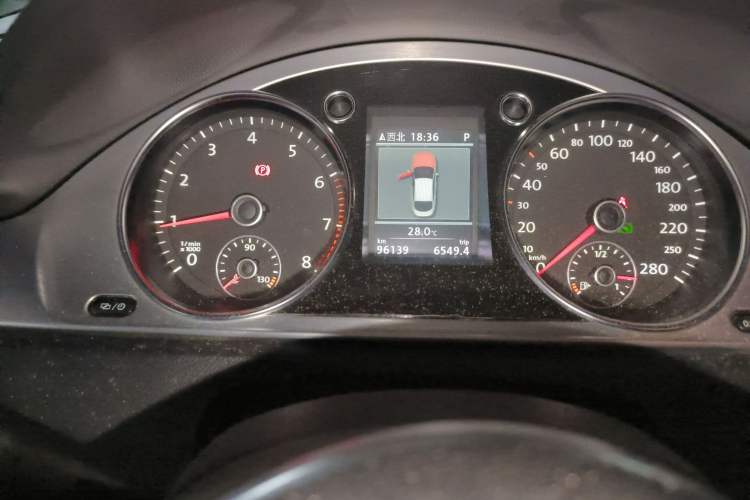 Used Volkswagen FAW-Volkswagen CC 2013 2.0 TSI Luxury Model Odometer Close Up