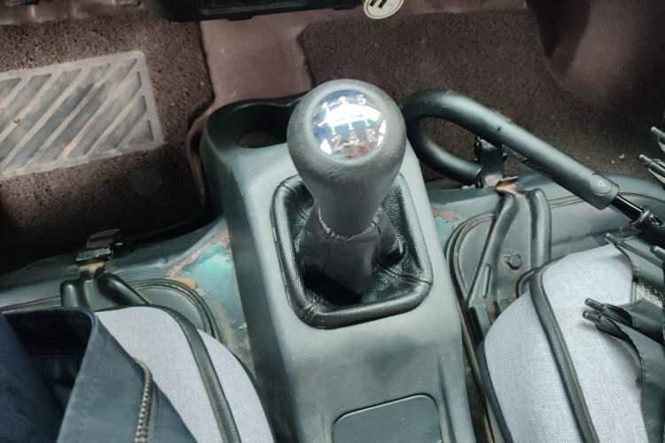 Used Jinbei Hiace X30 2013 1.3L Standard Version
