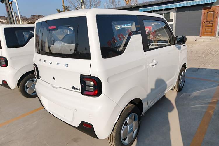 Used Geely Galaxy Panda 2024 Panda Mini 200km Endurance Bear
