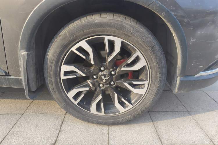 Used Mitsubishi Outlander 2019 2.0L Two-Wheel Drive Comfort Edition 5 Seats China V Standard Right Front Wheel Hub