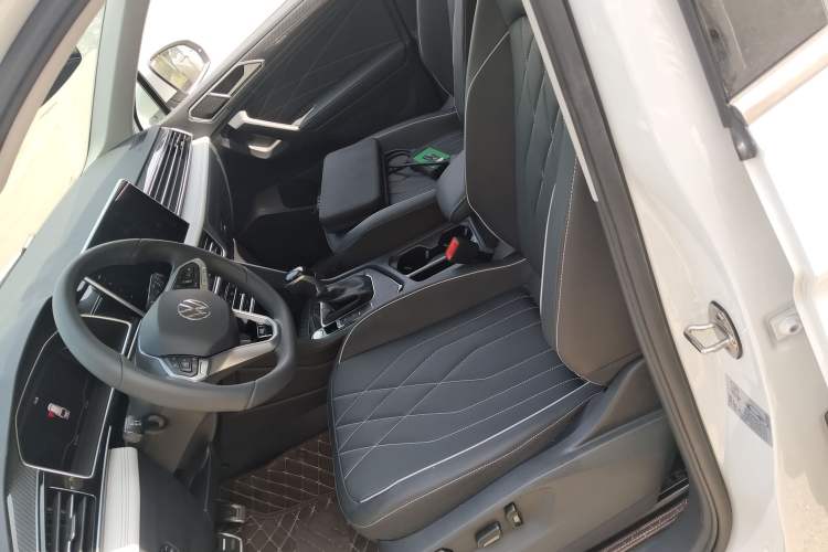 Used Volkswagen Tiguan L 2024 Outstanding Model 330TSI Automatic Two-Wheel Drive R-Line Dragon Glory Edition
