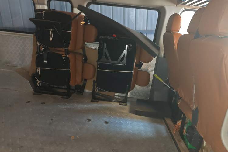 Used SAIC MAXUS Xintu V80 2021 2.0T Manual Classic Aoyuntong 127 PS Mid-axle Mid-roof 6/7/8/9-Seater Left Rear Seat