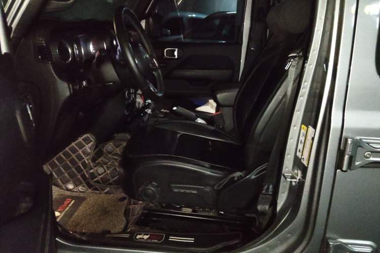 Used Jeep Wrangler 2018 2.0T Sahara Four-Door Edition
