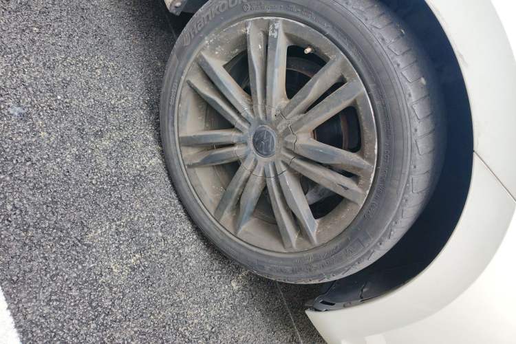 Used Volkswagen Golf Sportsvan 2018 280TSI Automatic Luxury Model Right Front Wheel Hub