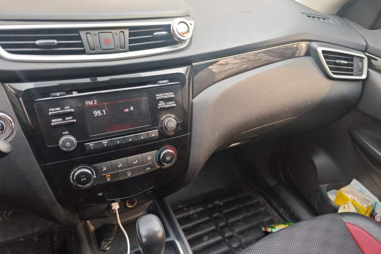 Used Nissan Qashqai 2016 2.0L CVT Luxury Edition Audio And AC Panel