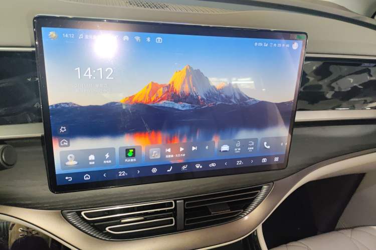 Used Denza D9 2022 DM-i 970 Four-Wheel Drive Prestige Model Audio And AC Panel