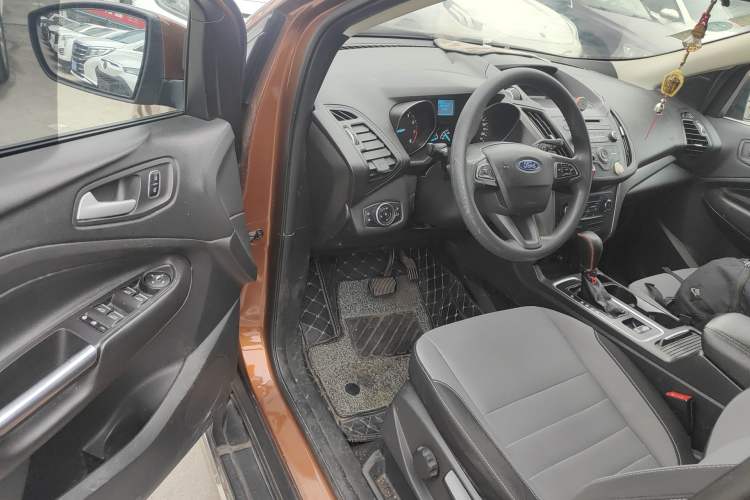 Used Ford Kuga 2017 EcoBoost 180 Two-Wheel-Drive Elite Trim Driver Seat