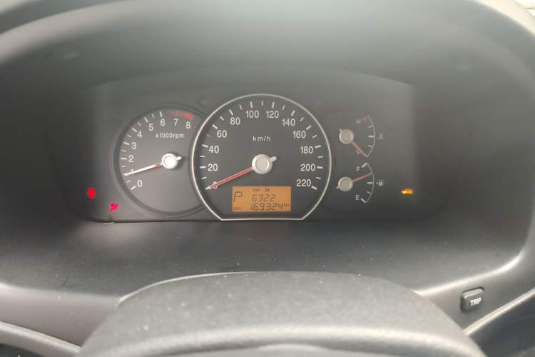 Used Kia Carens 2011 2.0L 7-Seater Automatic Standard Edition