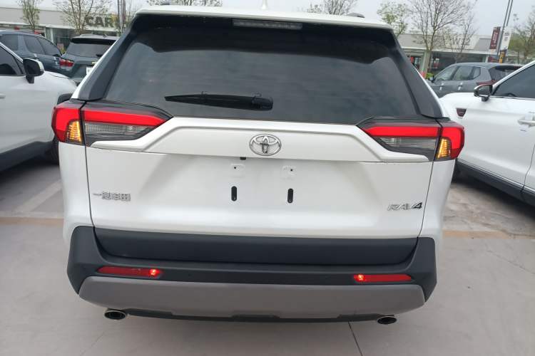 Used Toyota RAV4 2022 2.0L CVT Two-Wheel Drive Fashion Plus Edition Rear