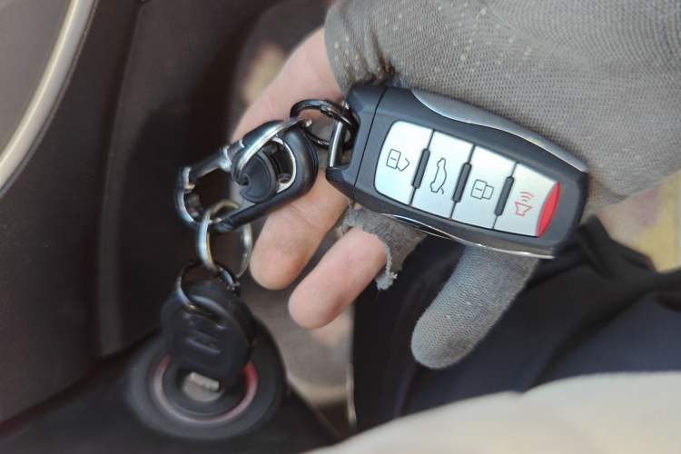 Used Cowin C3R 2015 1.5L AMT Gold Diamond Edition