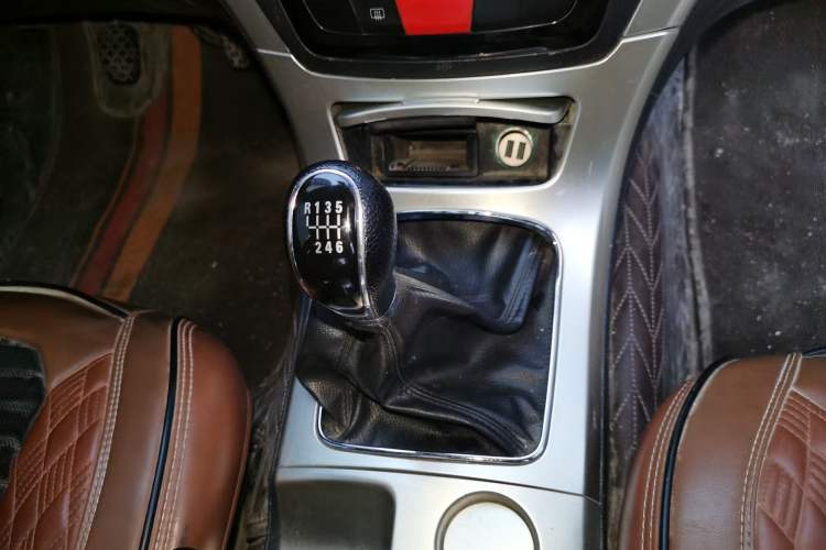 Used Foday Lion F22 2017 1.9T Two-Wheel Drive Diesel China V Flagship Extended Version D19TCIE2 Gear Lever