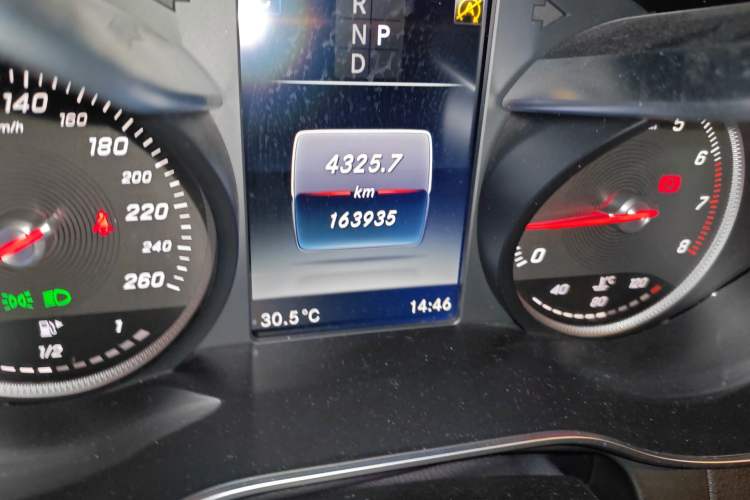 Used Mercedes-Benz GLC 2016 GLC 200 4MATIC Odometer Close Up