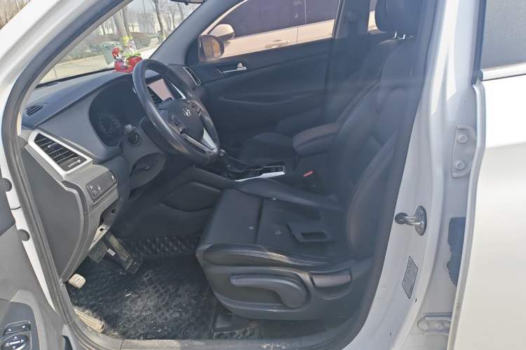 Used Hyundai Tucson 2015 1.6T Dual-Clutch Two-Wheel-Drive Smart Model Left Front Seat