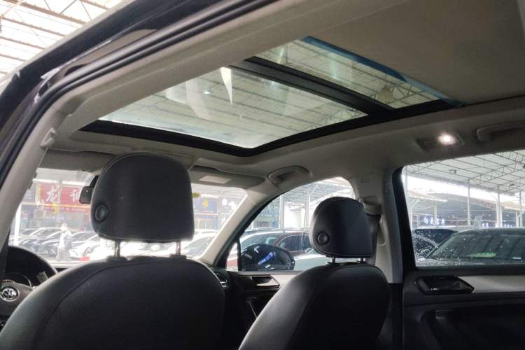 Used Volkswagen Tiguan L 2020 330TSI Automatic Two-Wheel Drive Panoramic Comfort Edition China VI Standard Headliner