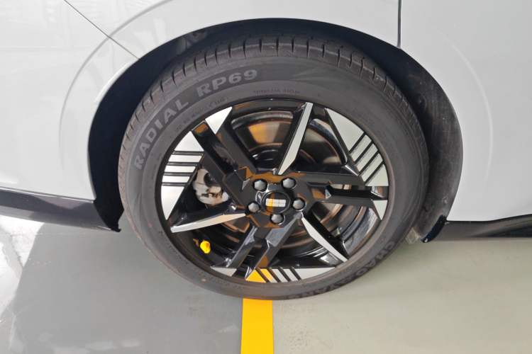 Used Geely Galaxy E8 2024 550 km Range Rear-Wheel-Drive PRO