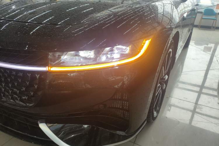 Used VOYAH PASSION 2024 PHEV Four-Wheel Drive Ultra-Long Range Flagship Model
