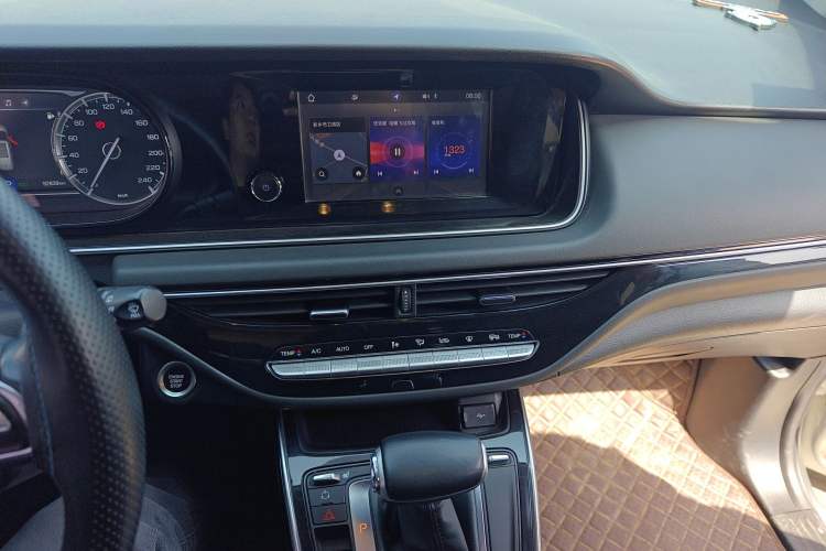 Used GAC Trumpchi M6 2021 270T DCT Luxury Edition (7-seater) Audio And AC Panel