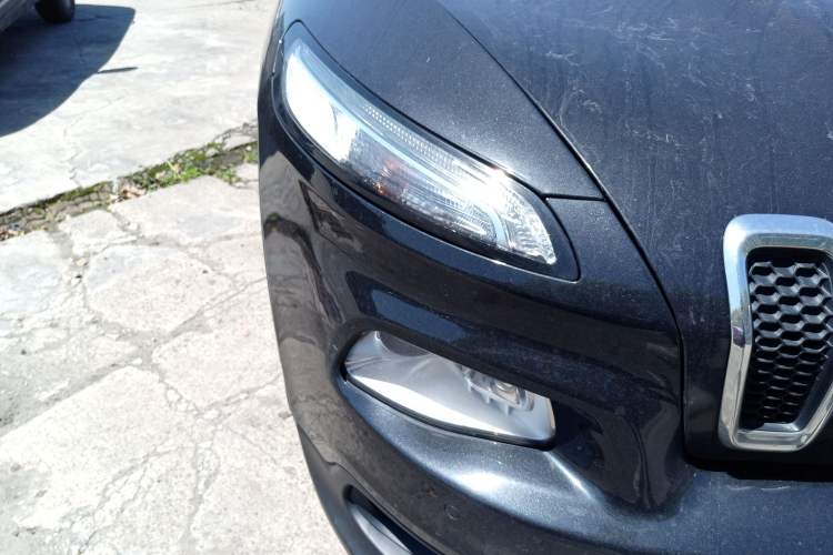 Used Jeep Cherokee 2016 2.4L Leading Smart Version Exterior 3