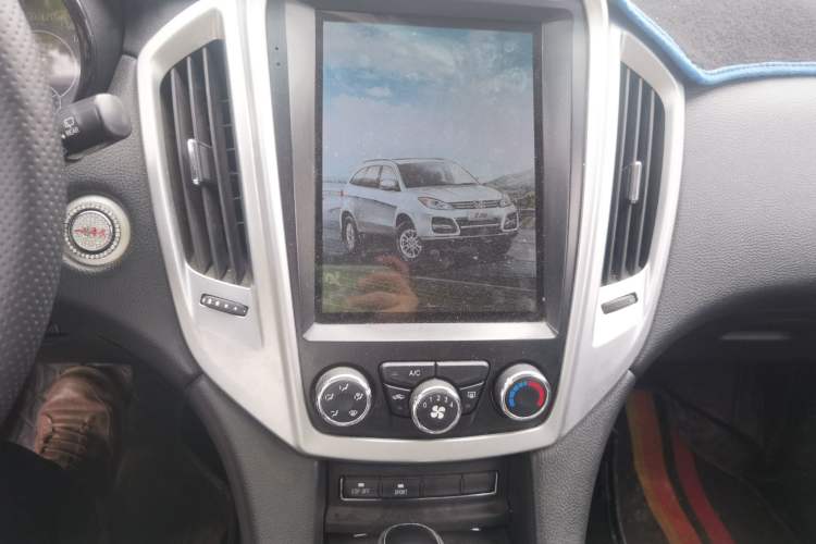 Used JMC Yusheng S350 2014 2.4T Automatic 4x4 Diesel Luxury Version with Sunroof 5 Seats
