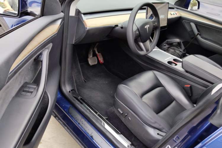 Used Tesla Model Y 2021 Long-Range All-Wheel-Drive Version 3D7