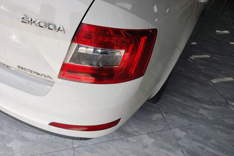 Used Skoda Octavia 2015 1.6L Automatic Yijun Edition Right Rear Taillight