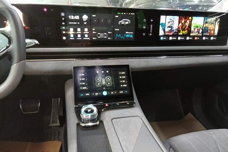 Used VOYAH PASSION 2023 Four-Wheel Drive Long-Range Version Audio And AC Panel