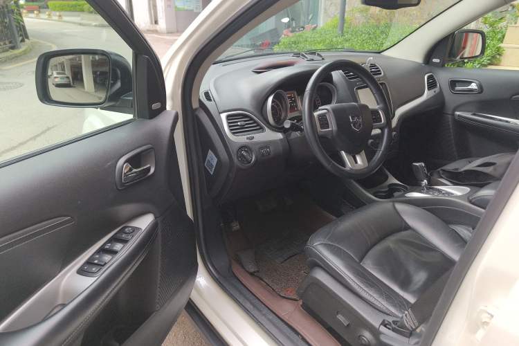 Used Dodge Journey 2013 2.4L Two-Wheel Drive Luxury Version