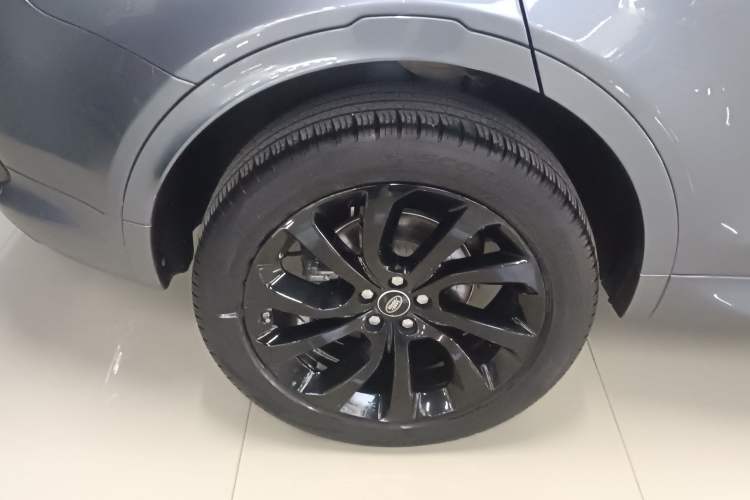 Used Land Rover Discovery Sport 2020 249 PS R-Dynamic Performance Edition Right Rear Wheel Hub