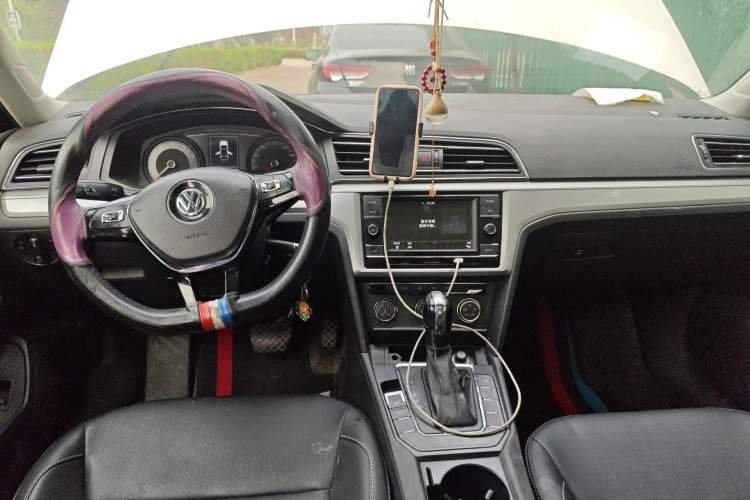 Used Volkswagen Lamando 2019 230TSI DSG Vision Edition China VI Standard Center Console