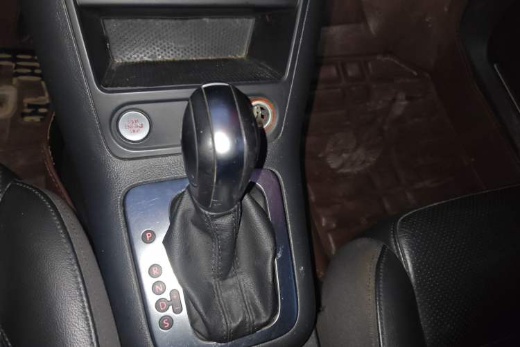 Used Volkswagen Tiguan 2015 1.8TSI Automatic Two-Wheel Drive Luxury Model Gear Lever