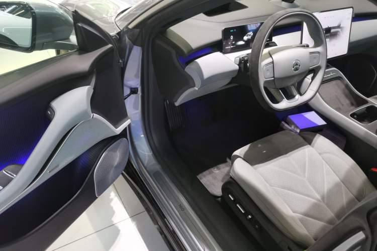 Used Nio ET5T 2025 Model Champion Commemorative Edition, 75kWh Touring
